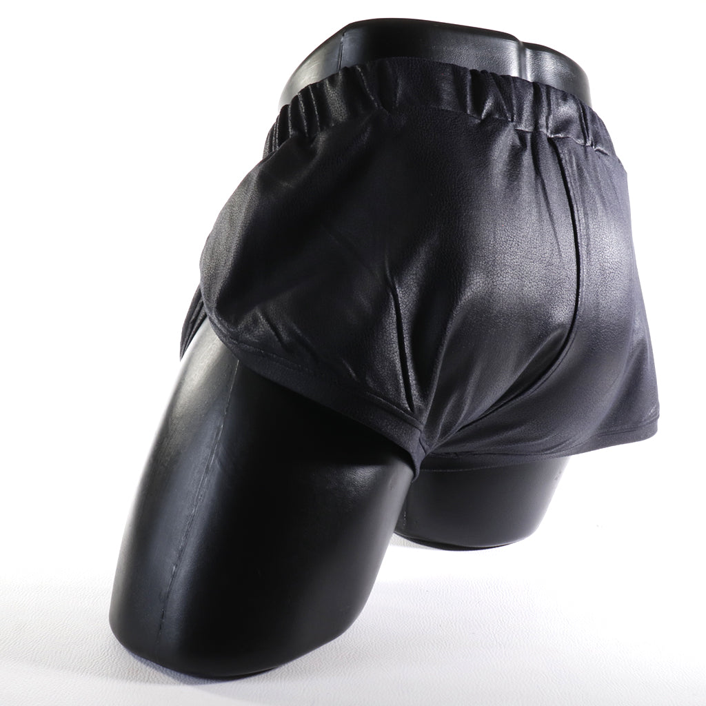 Mini - Short en Simili-Cuir Noir
Mini short en simili-cuir noir avec côtés ouverts, créé par Omar Enrique Paris – mode masculine audacieuse et vêtements sportifs fetish.
Keywords: short simili cuir homme, short fetish, Omar Enrique Paris