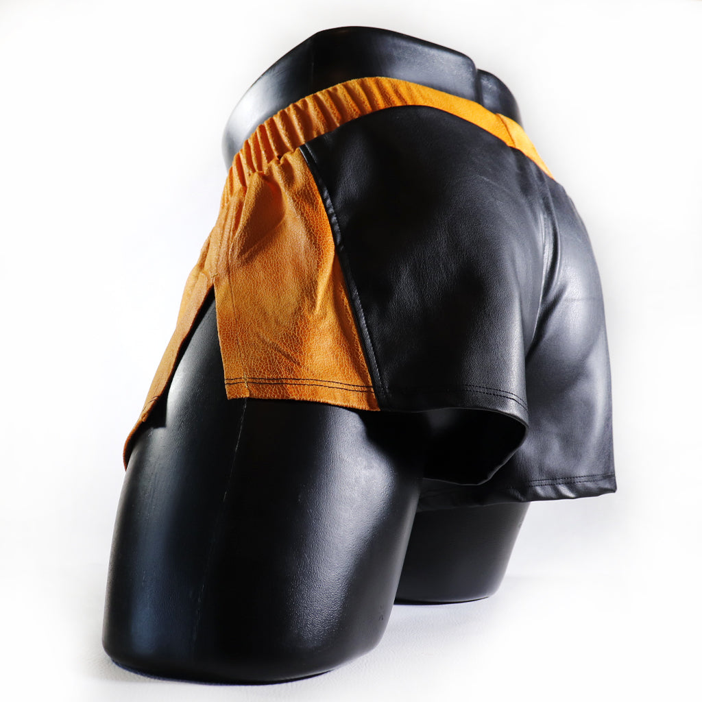 A - MINI - SHORT EN SEMI-CUIR BRILLANT – NOIR ET JAUNE