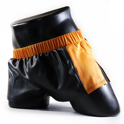 A - MINI - SHORT EN SEMI-CUIR BRILLANT – NOIR ET JAUNE